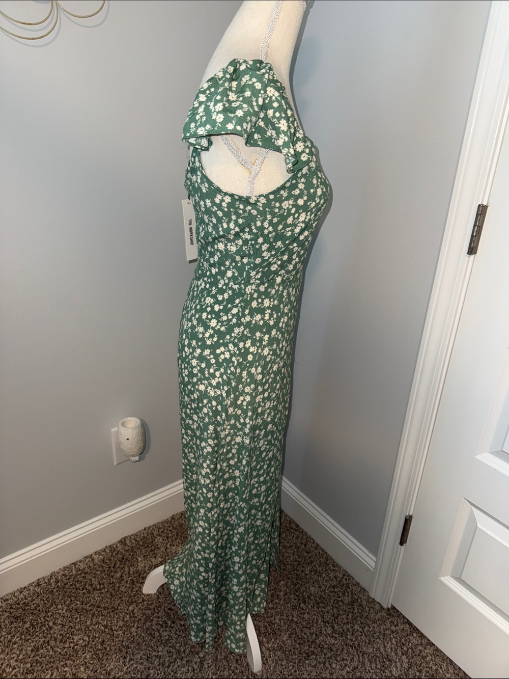 Floral Green Midi Dress with Sweetheart Neckline - Picture 5 of 7
